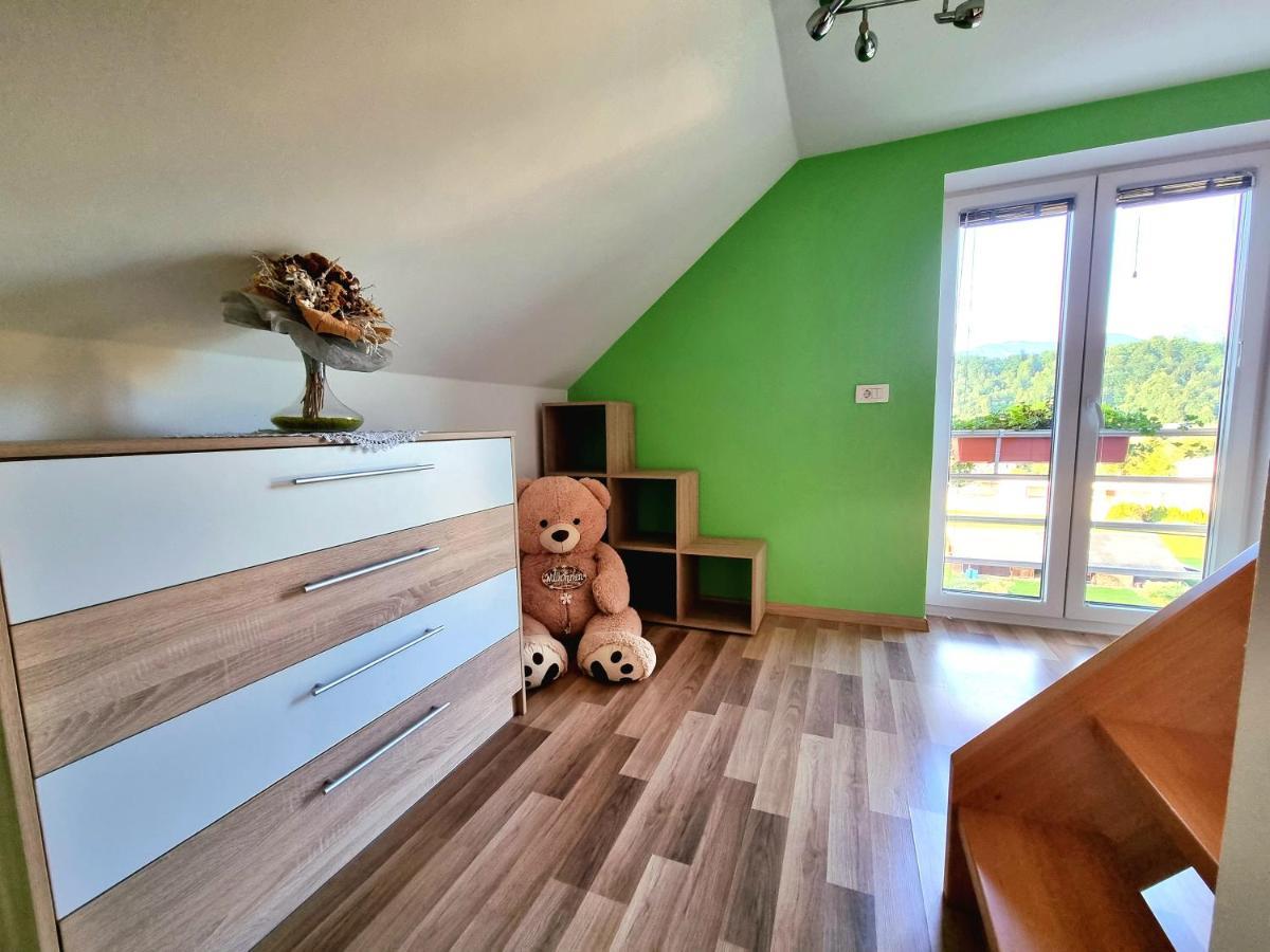 Gartnar Home -Hiska S Pridihom Domacnosti In Pogledom Na Hribe. 라도블리차 외부 사진