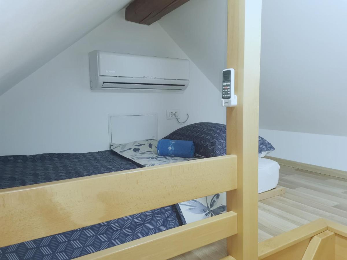 Gartnar Home -Hiska S Pridihom Domacnosti In Pogledom Na Hribe. 라도블리차 외부 사진